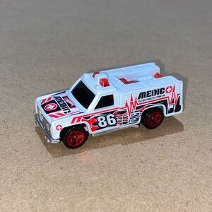 VINTAGE 1974 HOT WHEELS 86 Medic Rural Metro Rescue Truck White Red Diecast